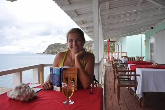 Almoçando na orla do mar do Caribe, em Oranjestad, capital e única cidade de Sint Eustatius